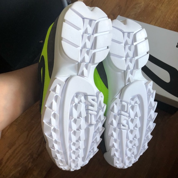 NWT FILA Disruptor Trail Sneaker - Picture 6 of 7
